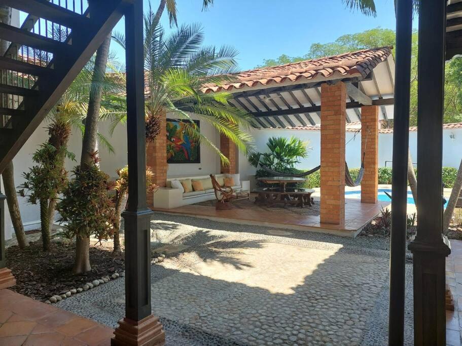 Casa en Cauca Viejo con piscina, Jacuzzi y turco