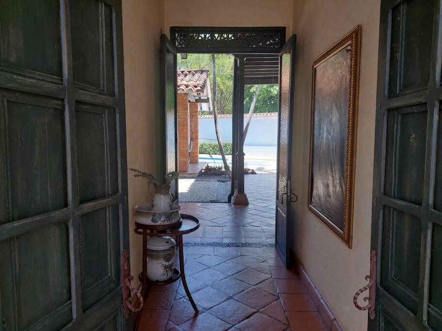 Casa en Cauca Viejo con piscina, Jacuzzi y turco