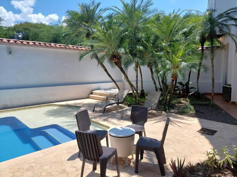 Casa en Cauca Viejo con piscina, Jacuzzi y turco