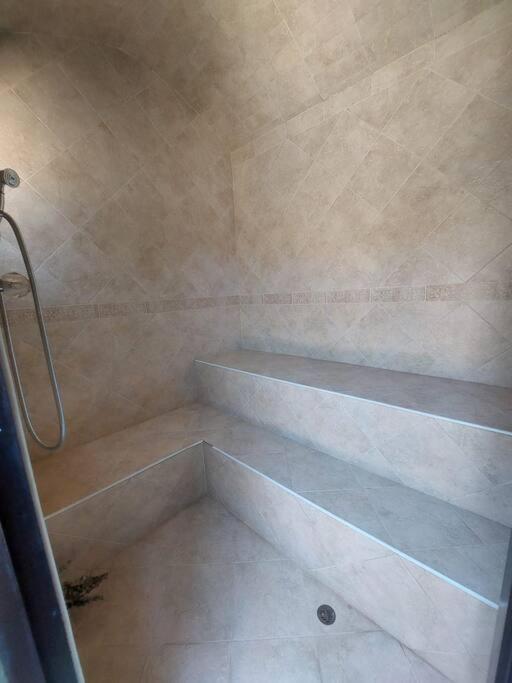 Casa en Cauca Viejo con piscina, Jacuzzi y turco