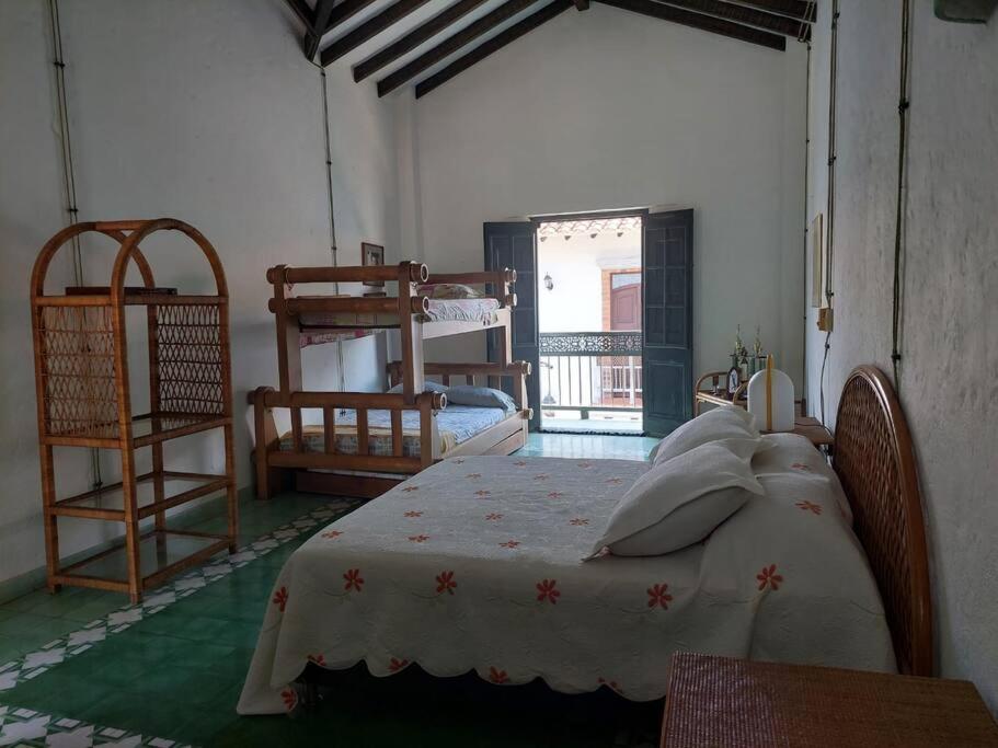 Casa en Cauca Viejo con piscina, Jacuzzi y turco