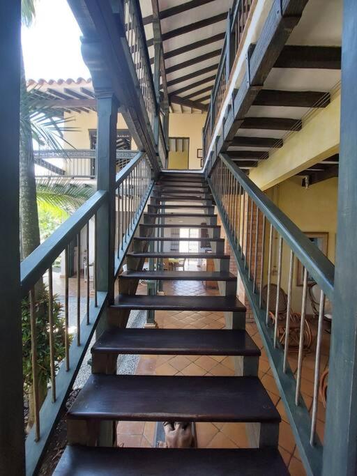 Casa en Cauca Viejo con piscina, Jacuzzi y turco