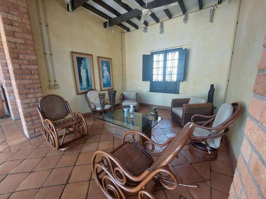 Casa en Cauca Viejo con piscina, Jacuzzi y turco