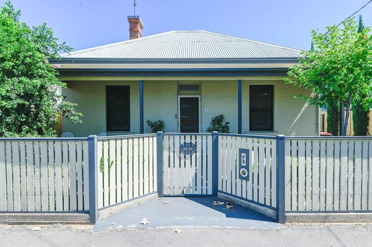 Darling St - Charming CBD Abode