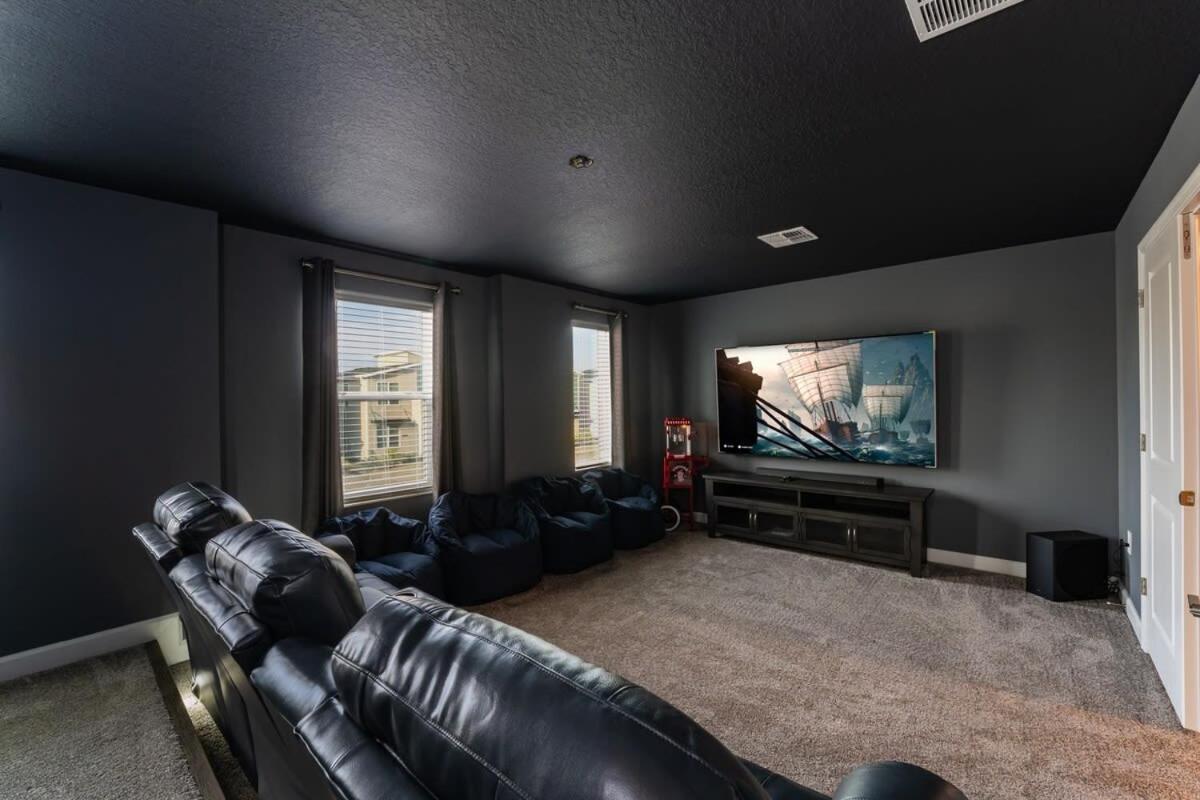 Amazing 8br villa w theme rms game room theater view 5