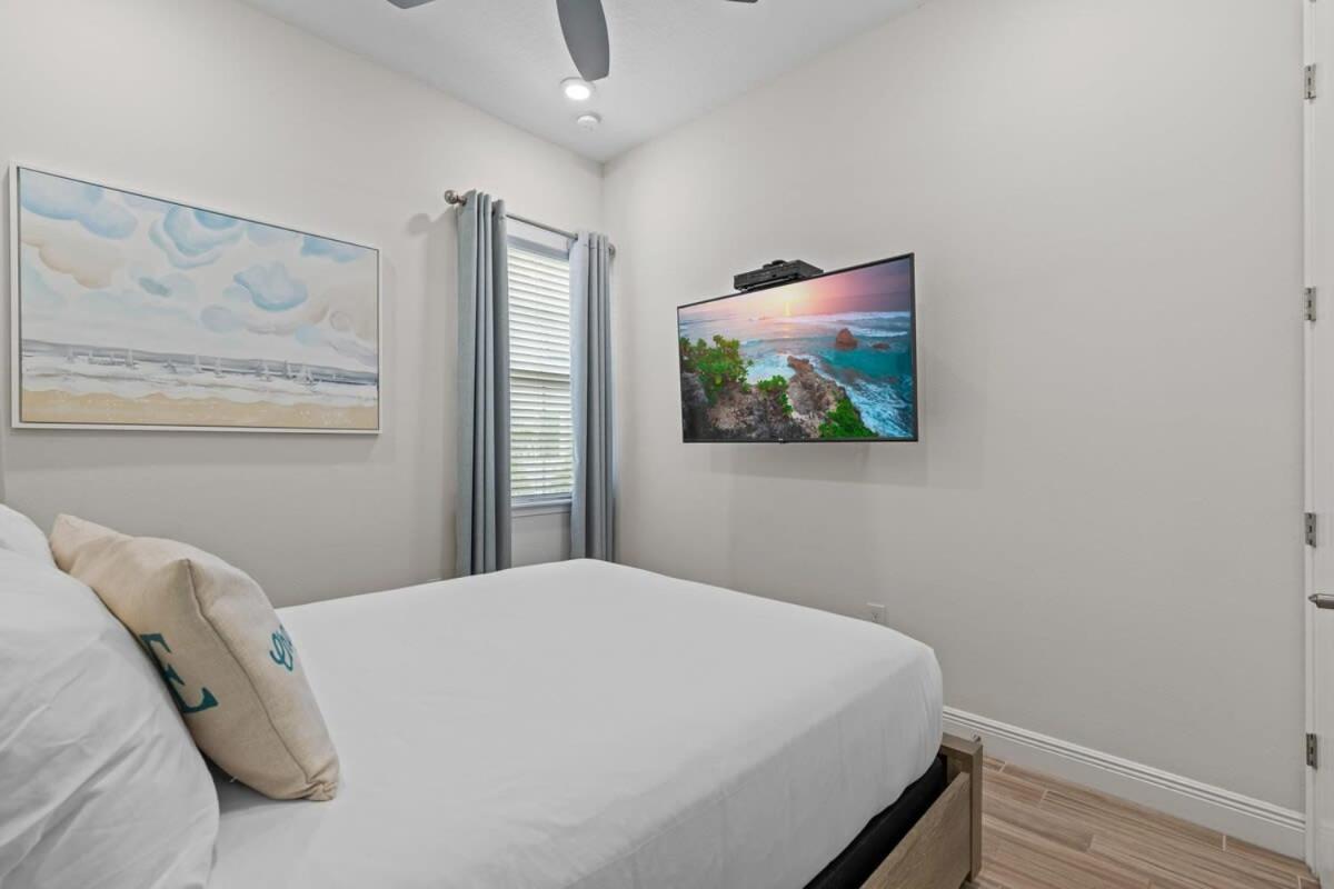 Awesome 3 br house with hot tub near Disney