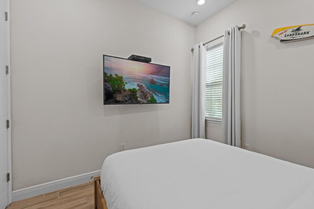 Awesome 3 br house with hot tub near Disney