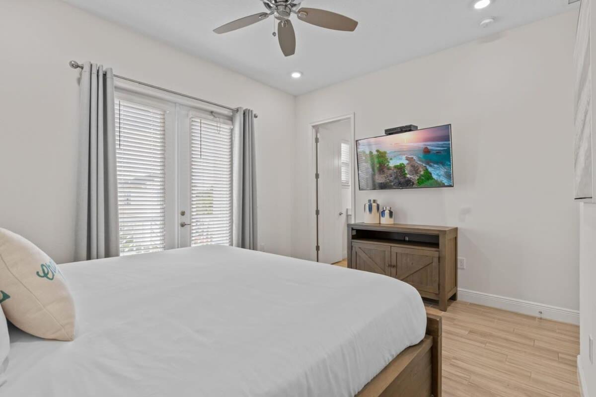 Awesome 3 br house with hot tub near Disney