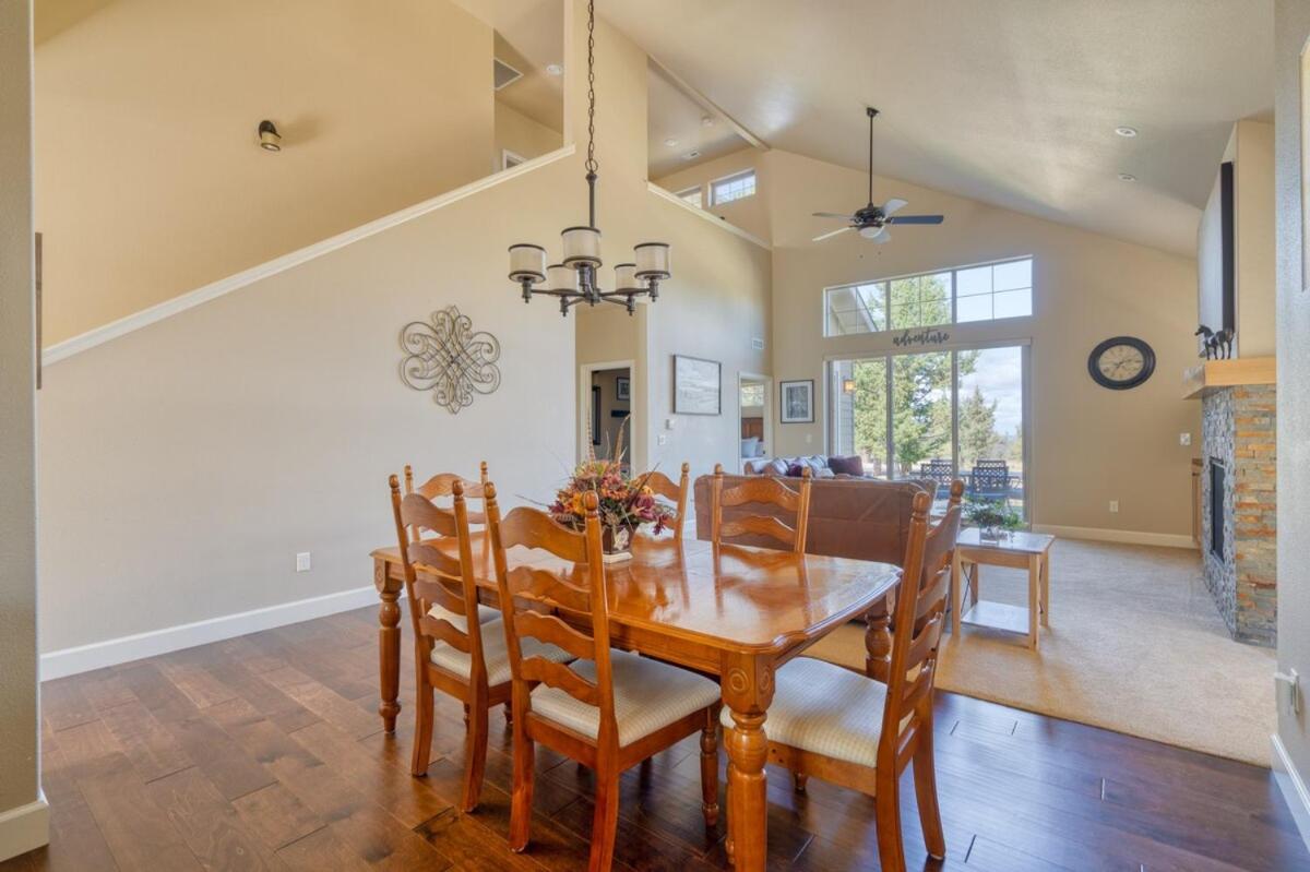 Desert Sky Daydream · Eagle Crest Golf Resort Serene 3BR Home view 2