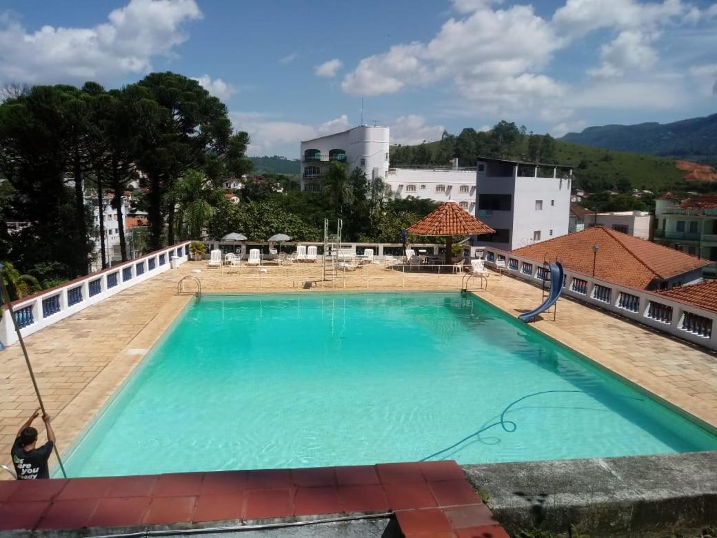 Apartamento no Condomínio Imperial
