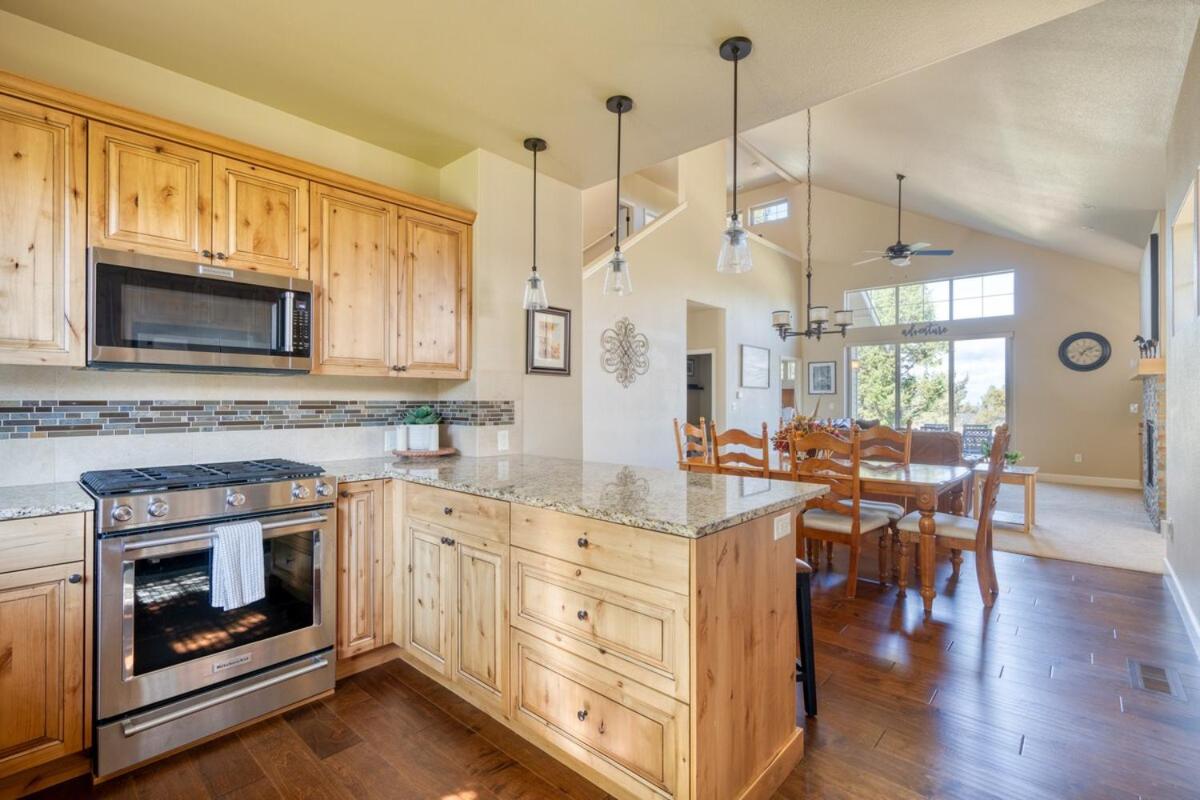 Desert Sky Daydream · Eagle Crest Golf Resort Serene 3BR Home view 5