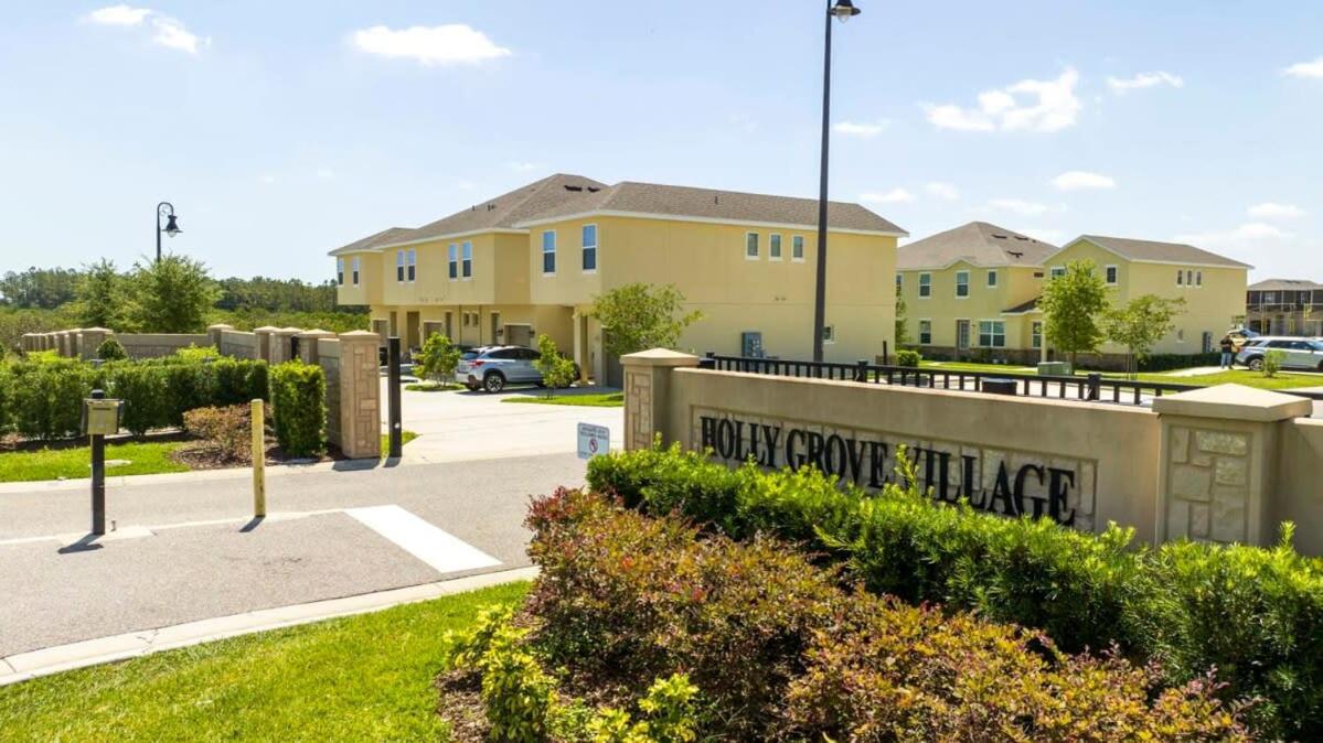 Splendid 4 Bedroom w Pool Close to Disney 132 view 3
