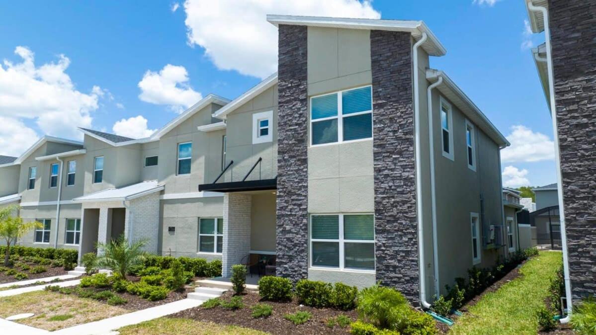 Splendid 5Bd Close to Disney at Storey Lake 4251