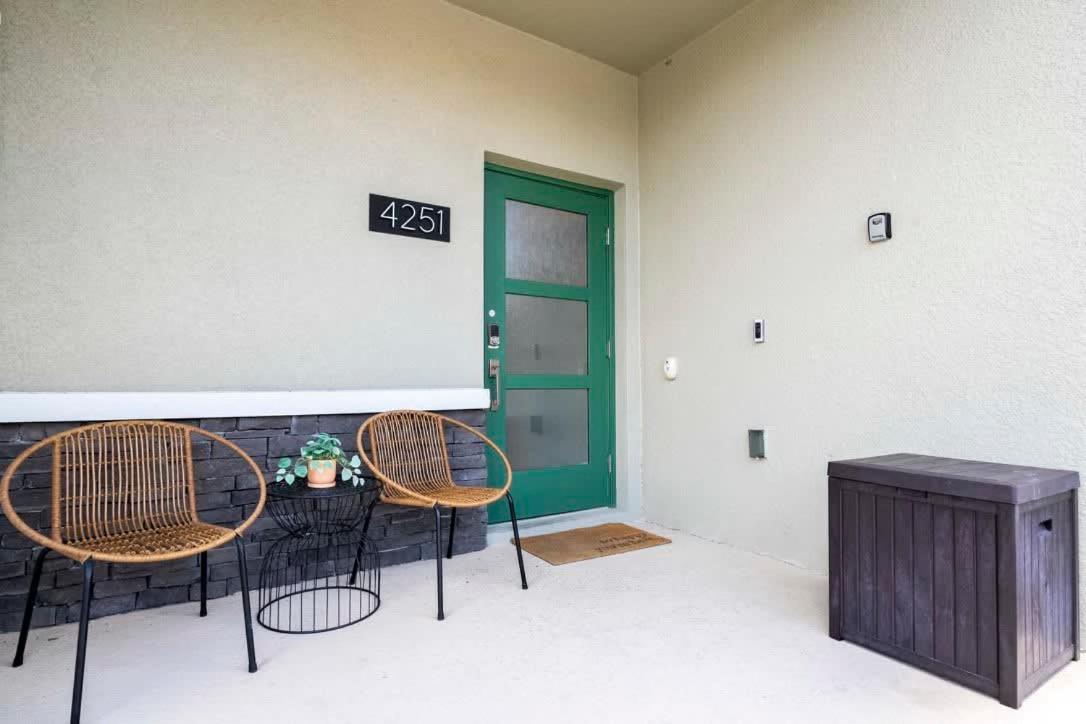 Splendid 5Bd Close to Disney at Storey Lake 4251