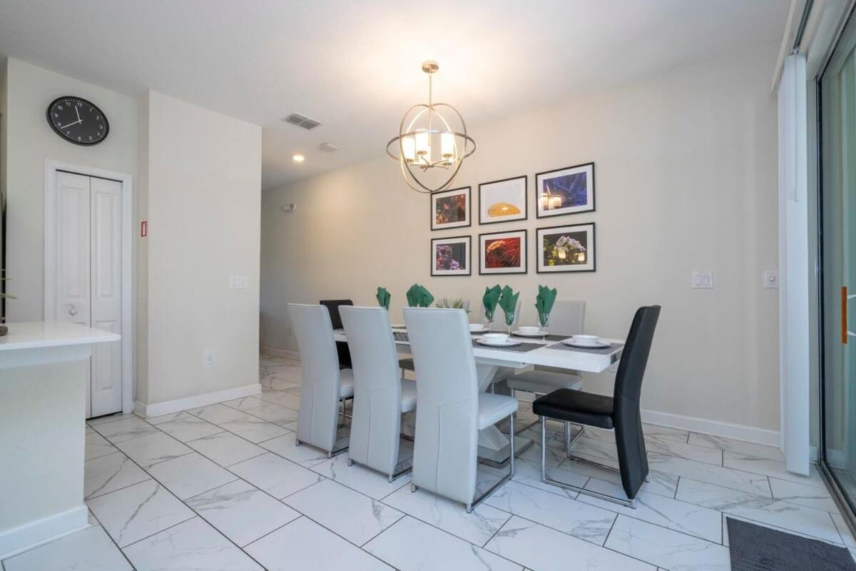 Gorgeous 4Bd w Pool & FREE Waterpark 428