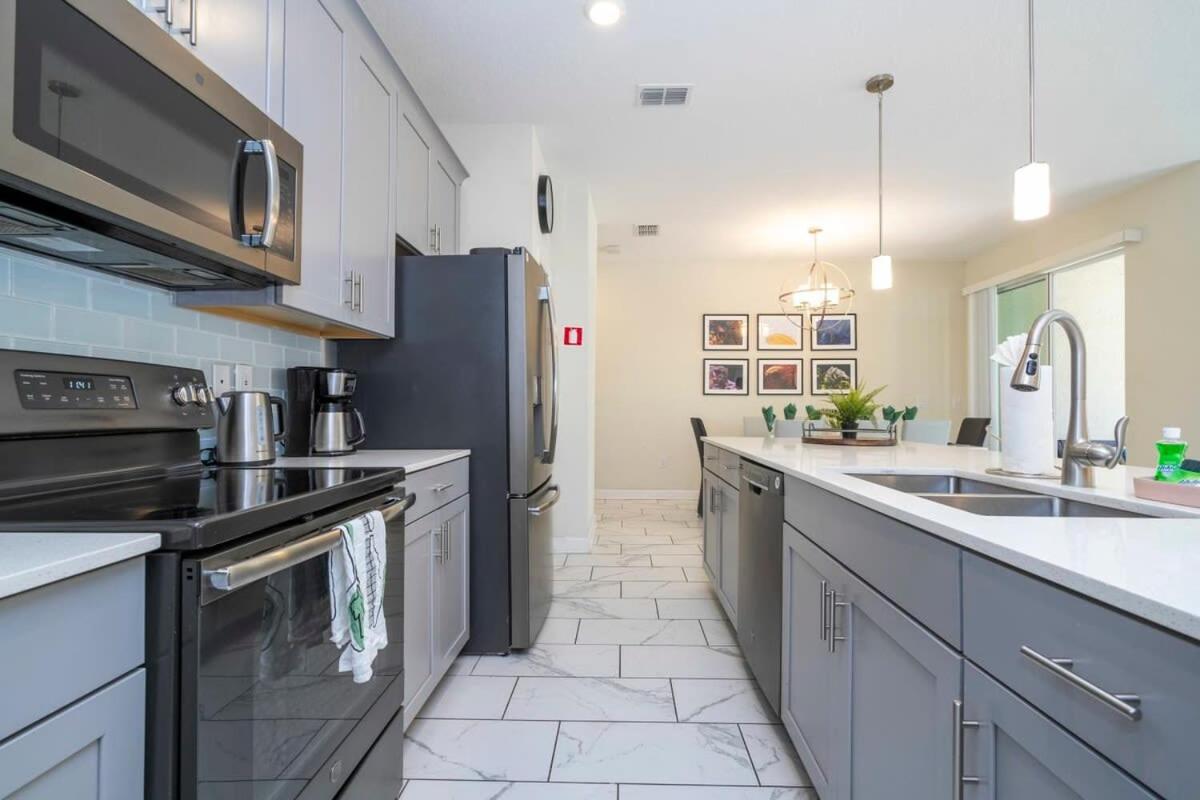 Gorgeous 4Bd w Pool & FREE Waterpark 428