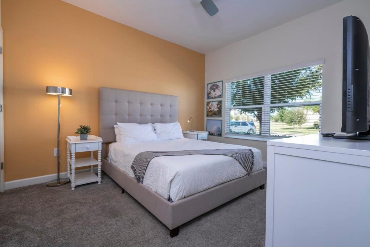 Gorgeous 4Bd w Pool & FREE Waterpark 428