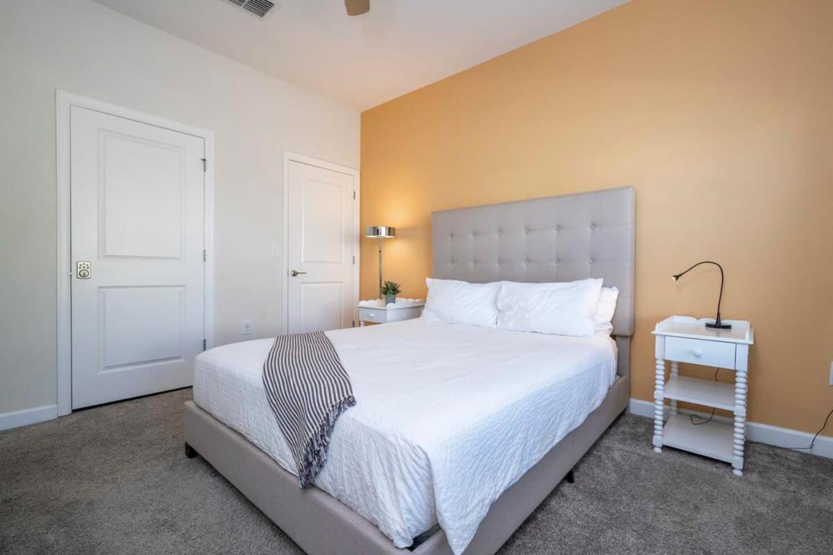 Gorgeous 4Bd w Pool & FREE Waterpark 428