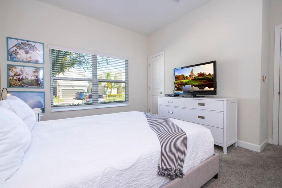 Gorgeous 4Bd w Pool & FREE Waterpark 428
