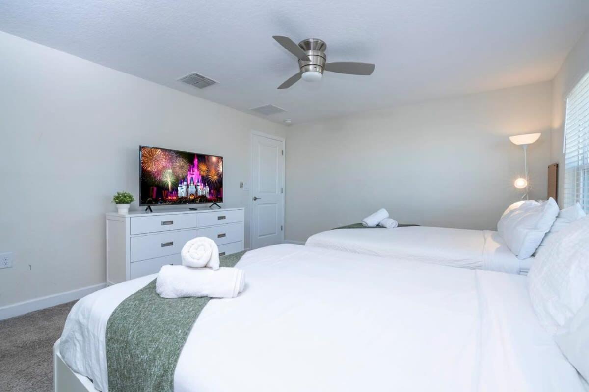 Gorgeous 4Bd w Pool & FREE Waterpark 428