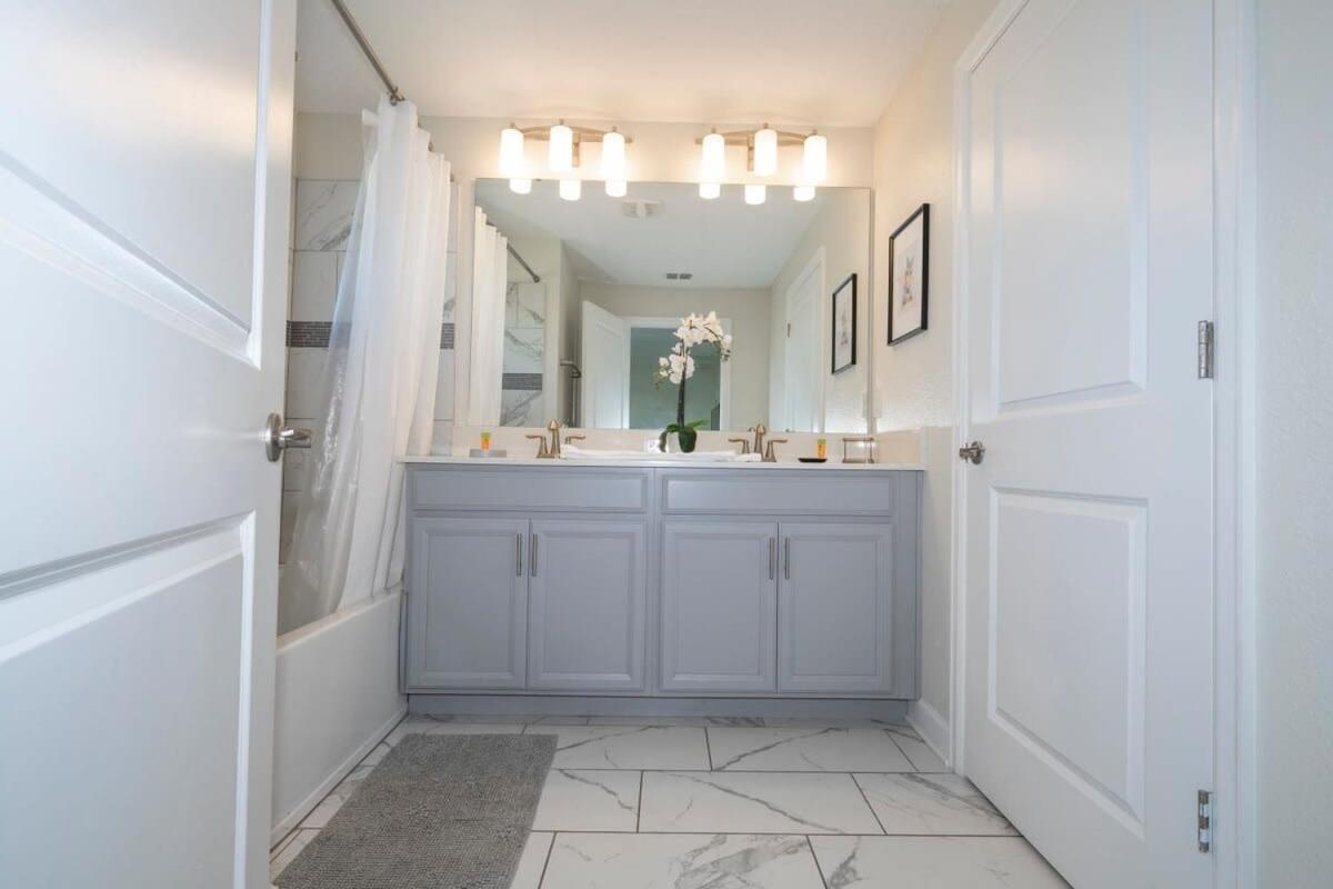 Gorgeous 4Bd w Pool & FREE Waterpark 428