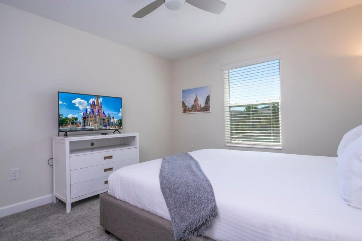 Gorgeous 4Bd w Pool & FREE Waterpark 428