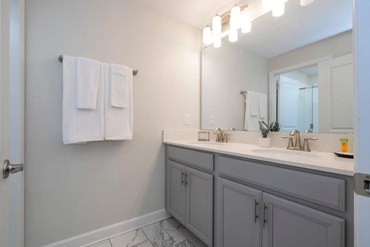 Gorgeous 4Bd w Pool & FREE Waterpark 428