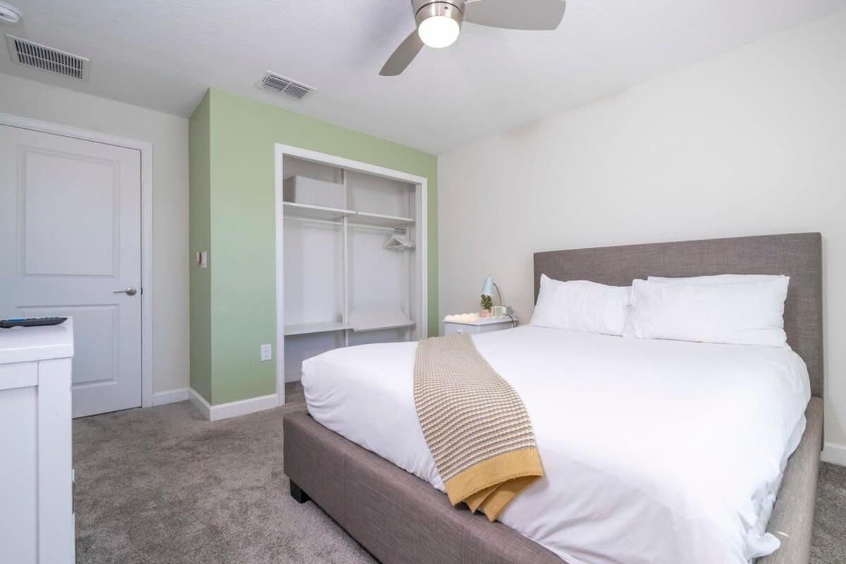Gorgeous 4Bd w Pool & FREE Waterpark 428