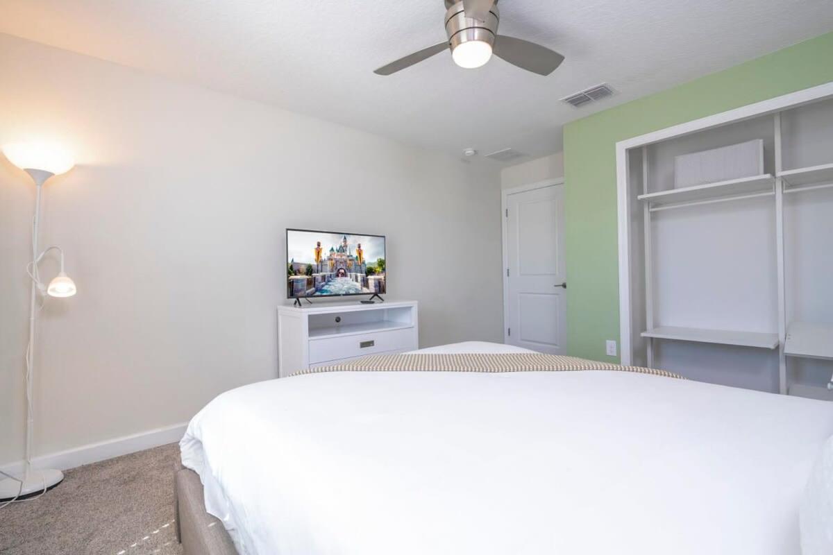 Gorgeous 4Bd w Pool & FREE Waterpark 428