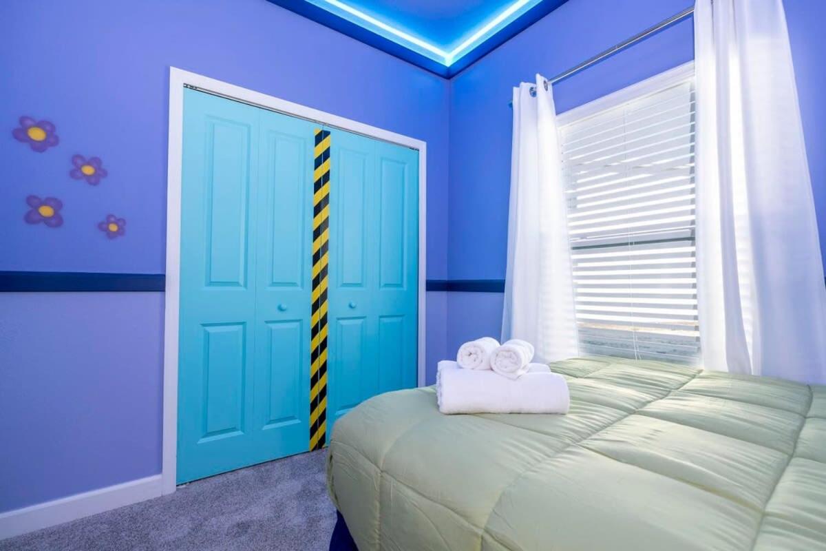 Wonderful 5 Bd w Pool @ Storey Lake Resort 2545