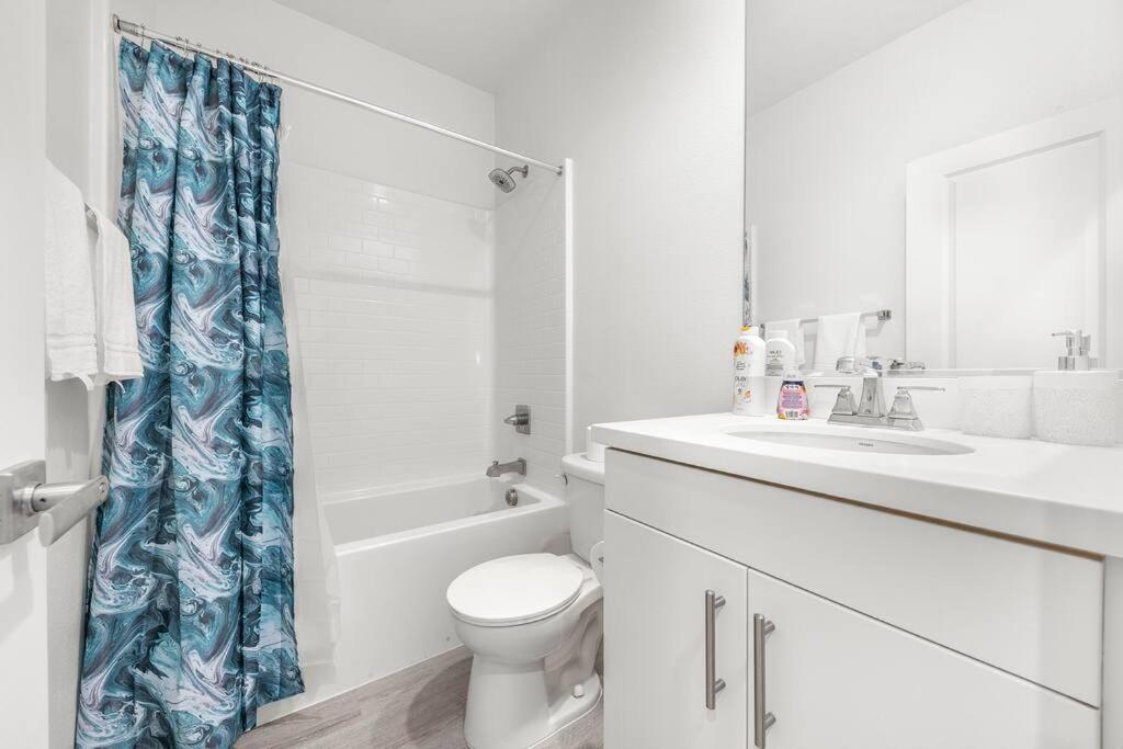 Spacious 4BR/3B House btw Disneyland & Universal view 2