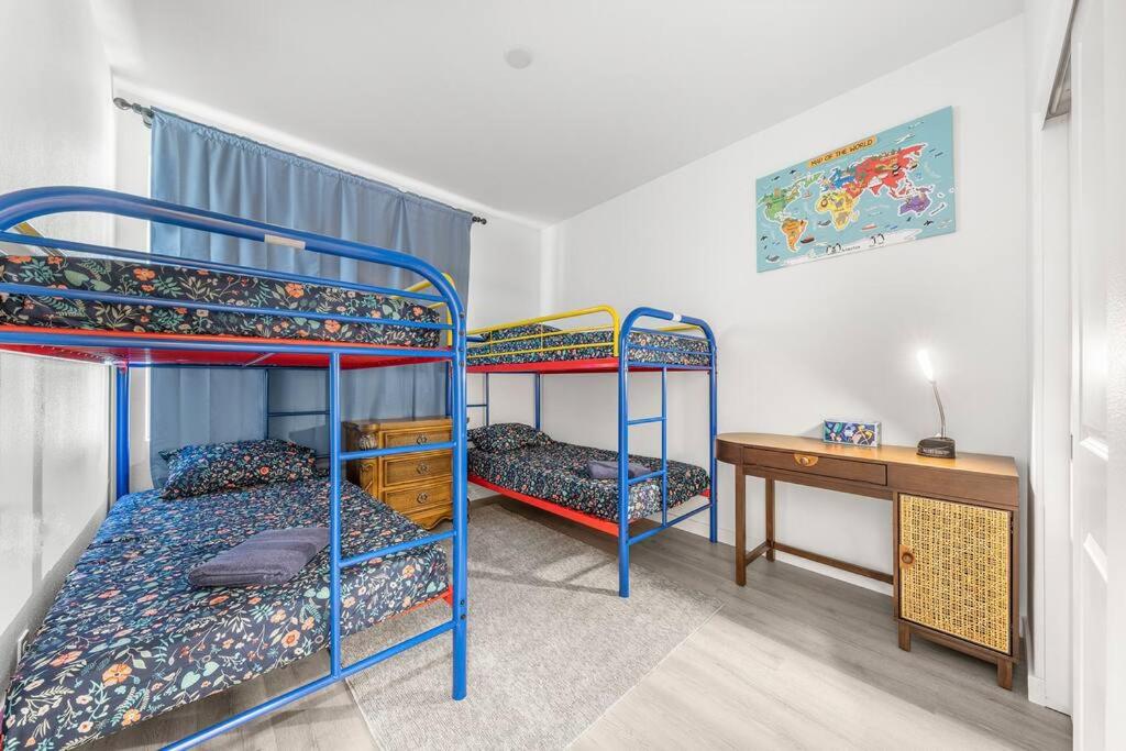 Spacious 4BR/3B House btw Disneyland & Universal view 4