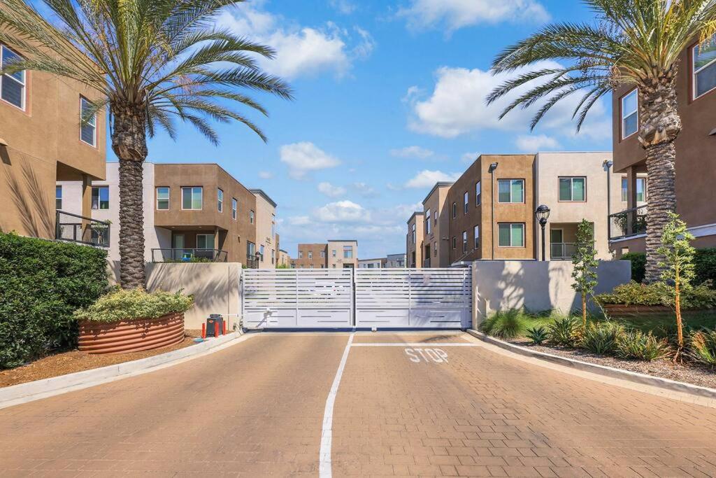 Spacious 4BR/3B House btw Disneyland & Universal view 5