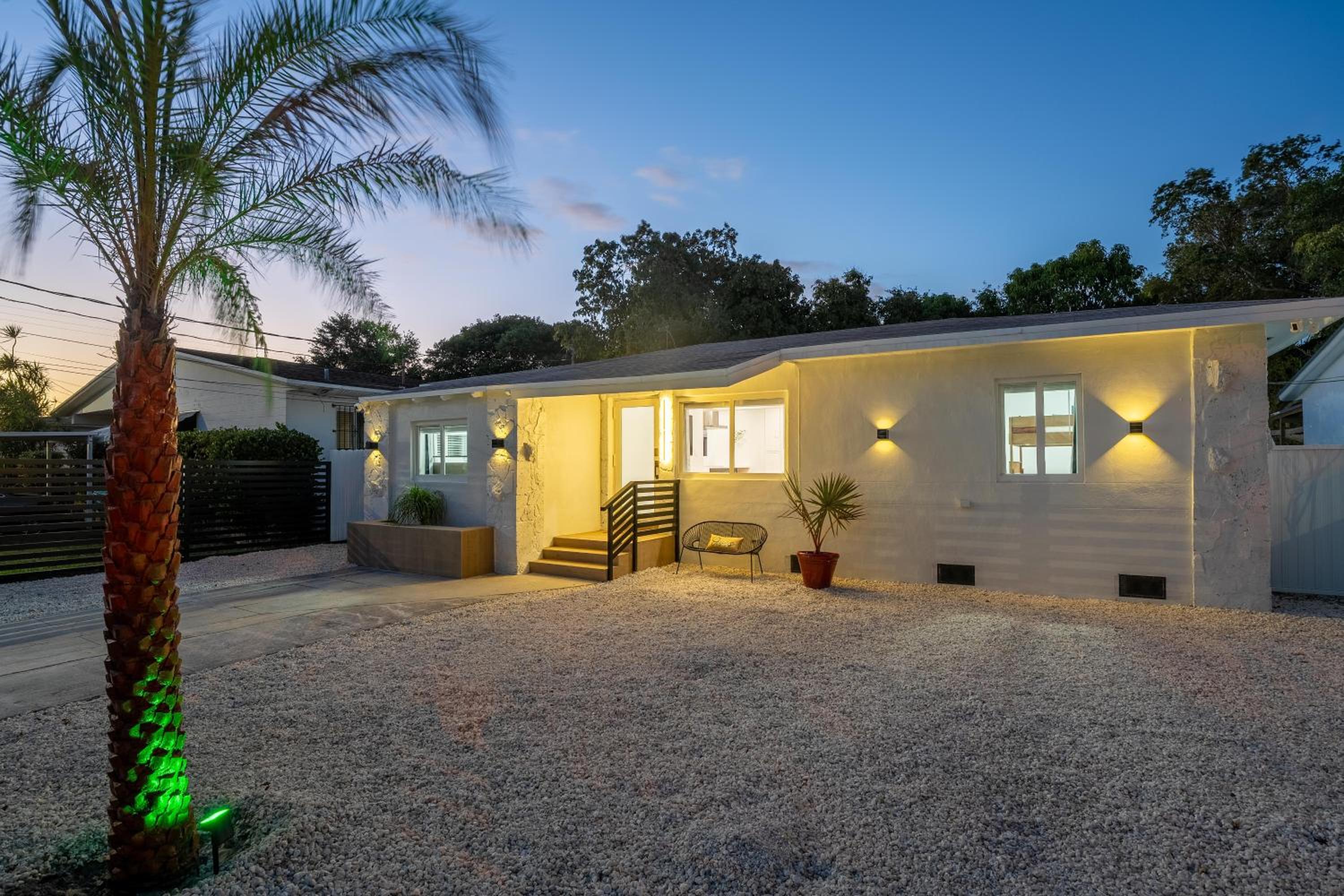 5BR HotTubPoolTableMiniGolf 7 min to Wynwood