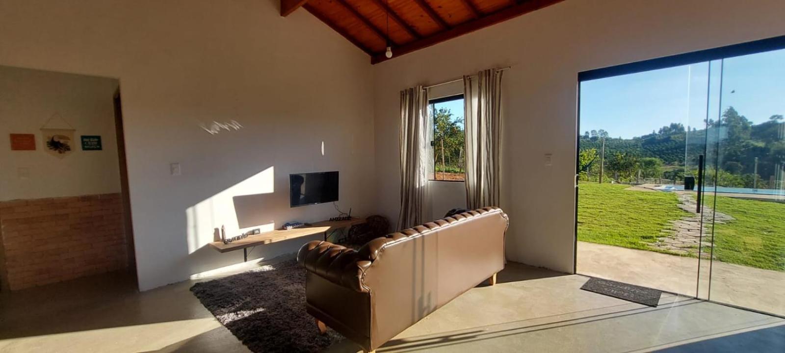 Sítio Âmbar - Piscina, Wi-fi e lago de pesca !