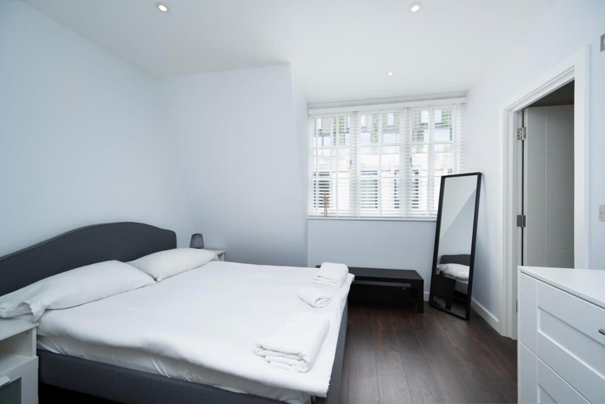 Stylish 3BR Flat in the Heart of Soho London