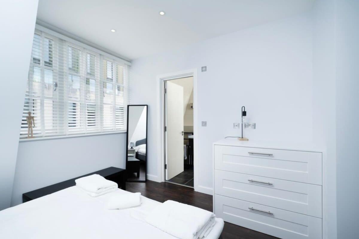 Stylish 3BR Flat in the Heart of Soho London