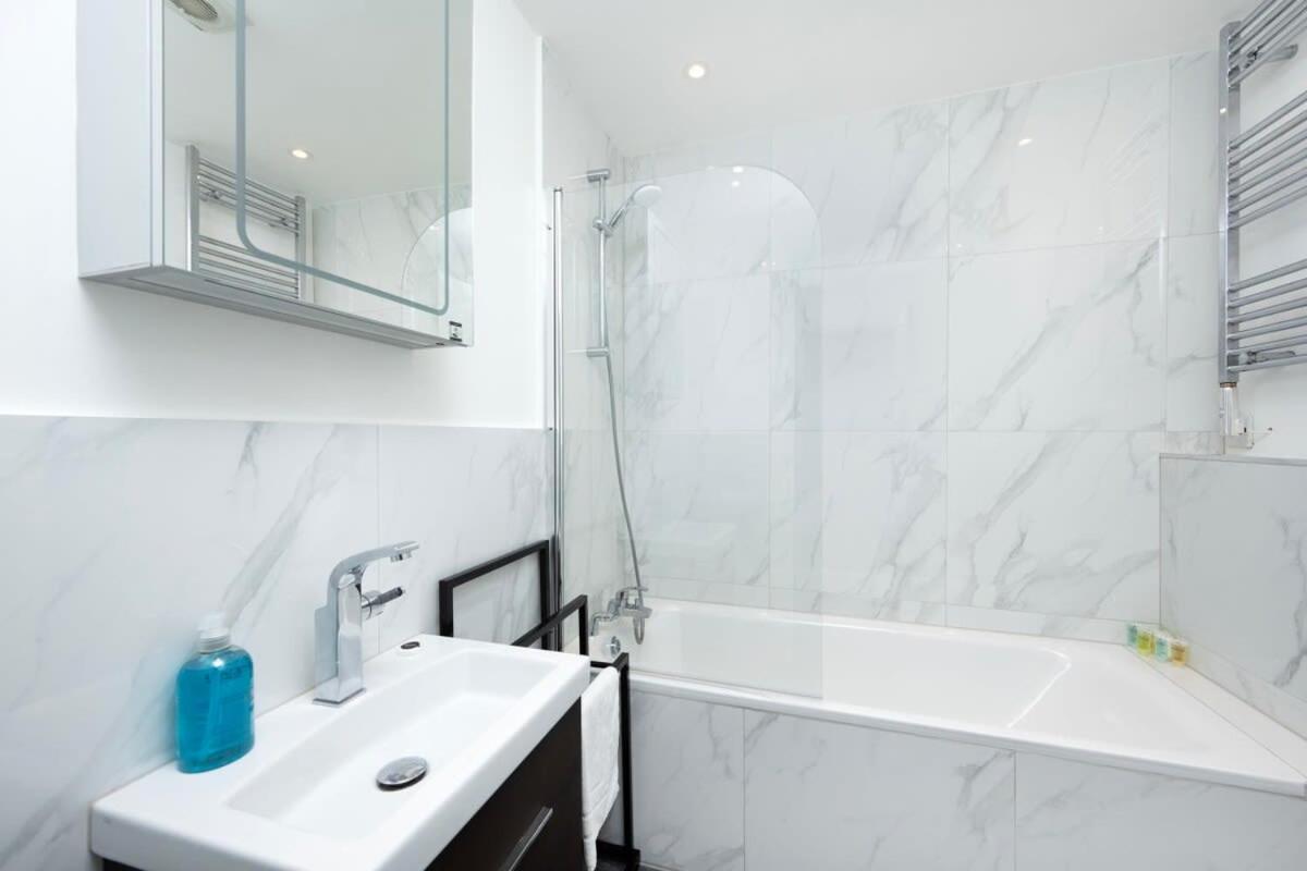 Stylish 3BR Flat in the Heart of Soho London