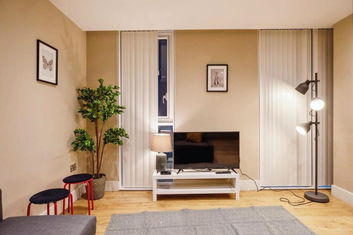 Modern 2BR London Flat Style and Comfort Combined
