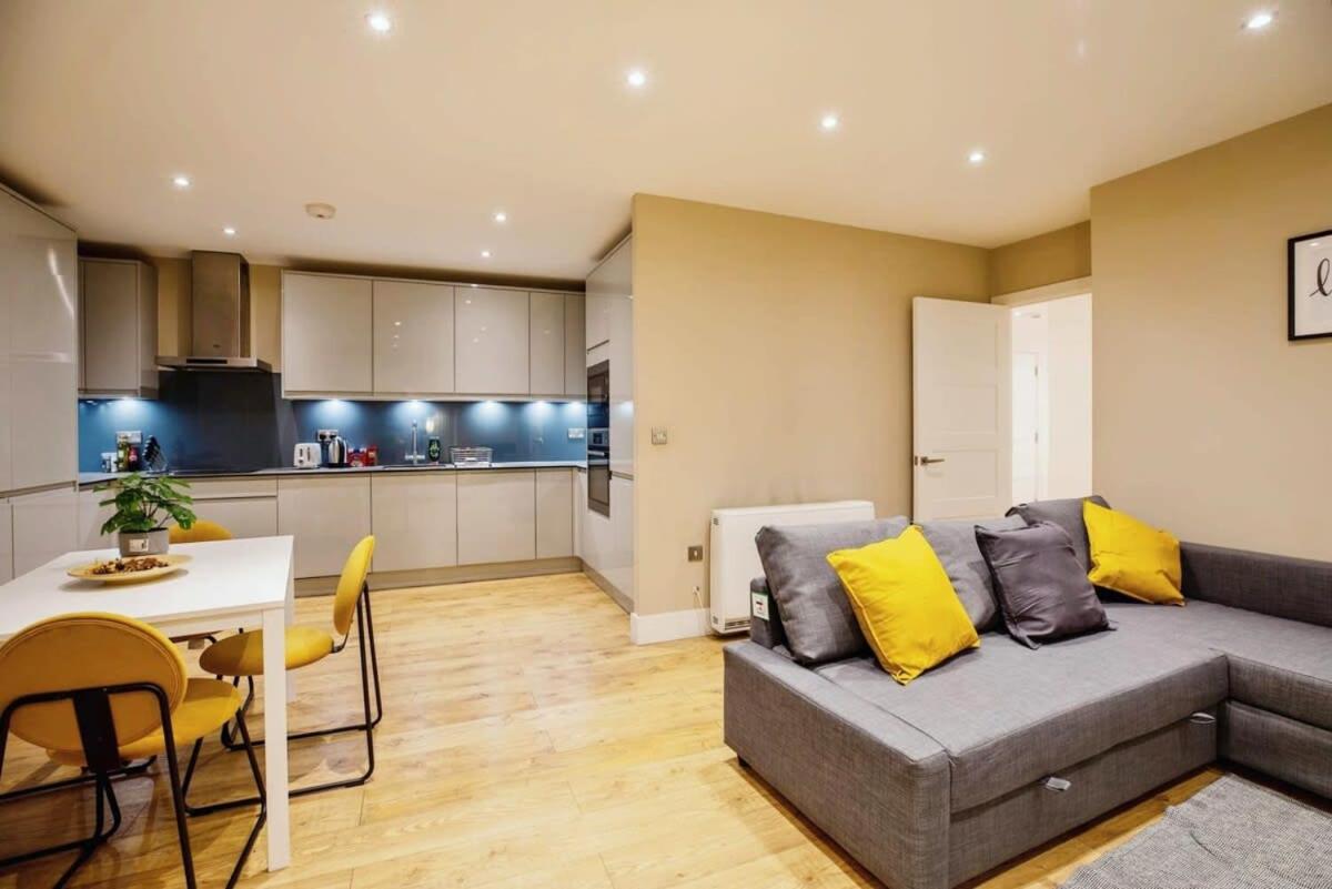 Modern 2BR London Flat Style and Comfort Combined