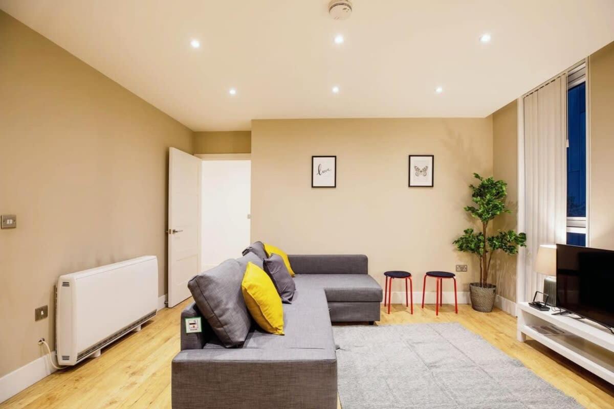 Modern 2BR London Flat Style and Comfort Combined