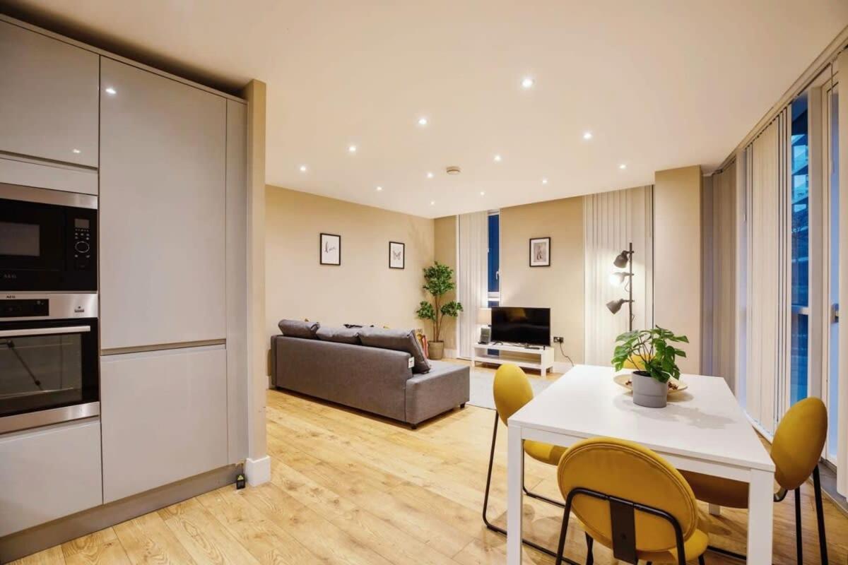 Modern 2BR London Flat Style and Comfort Combined