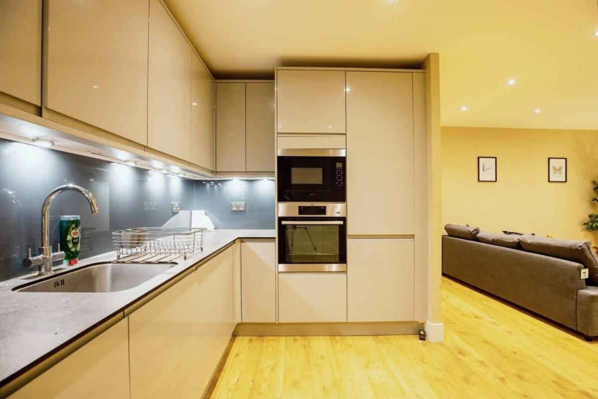 Modern 2BR London Flat Style and Comfort Combined
