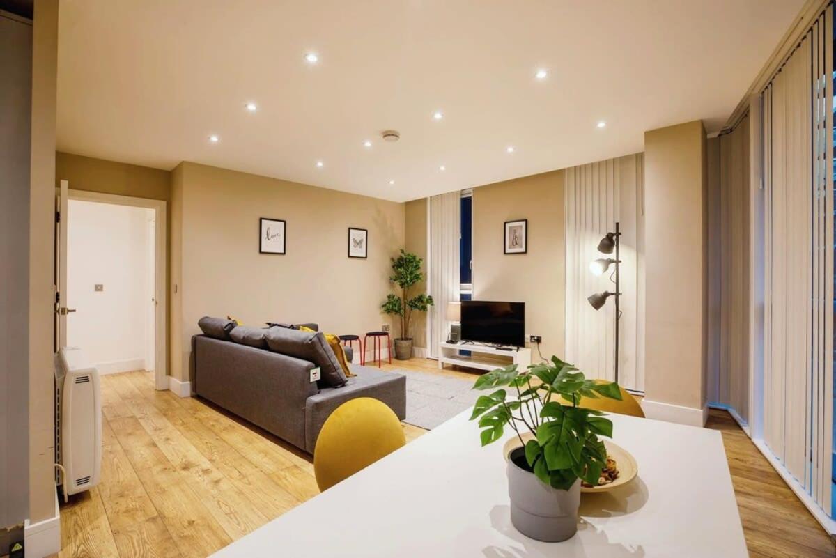 Modern 2BR London Flat Style and Comfort Combined