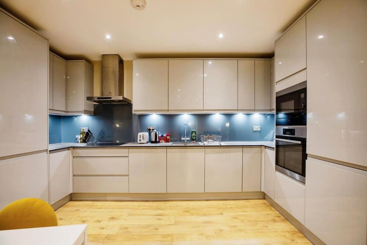 Modern 2BR London Flat Style and Comfort Combined