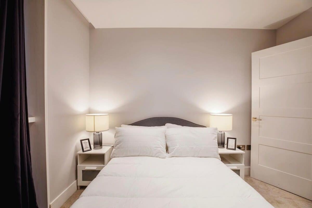 Modern 2BR London Flat Style and Comfort Combined