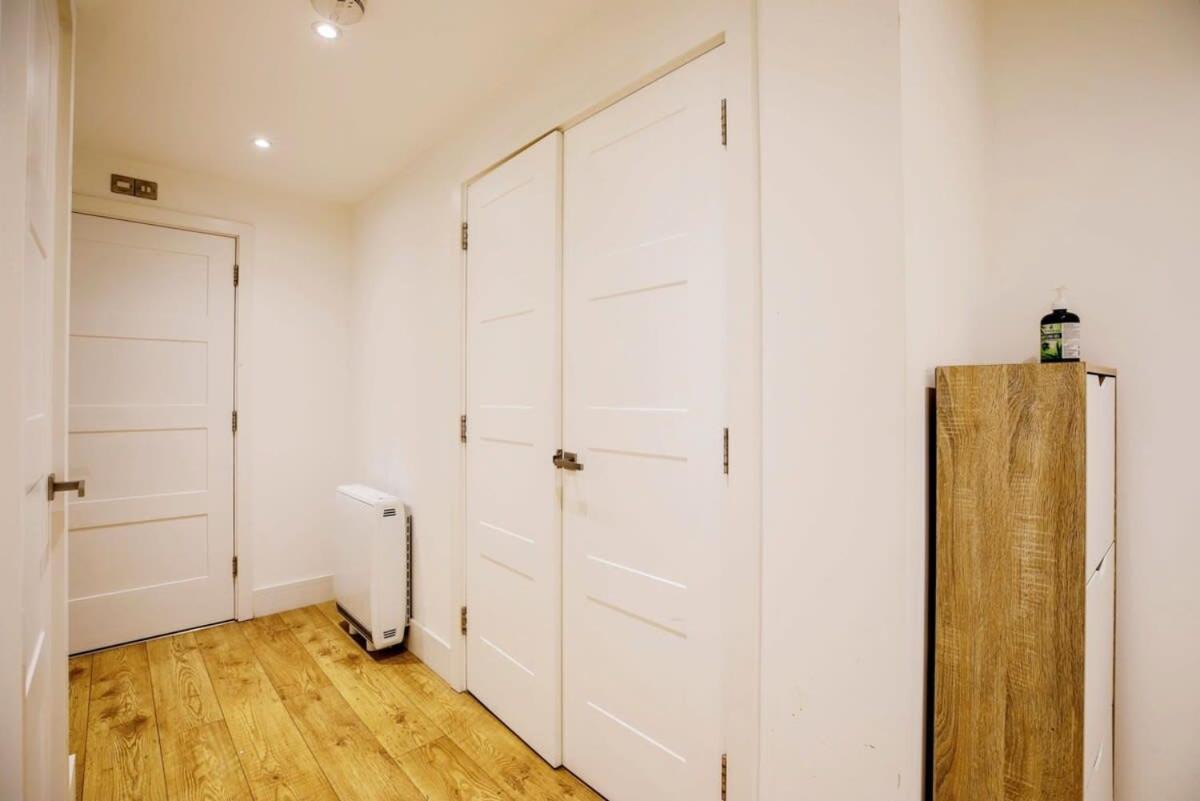 Modern 2BR London Flat Style and Comfort Combined