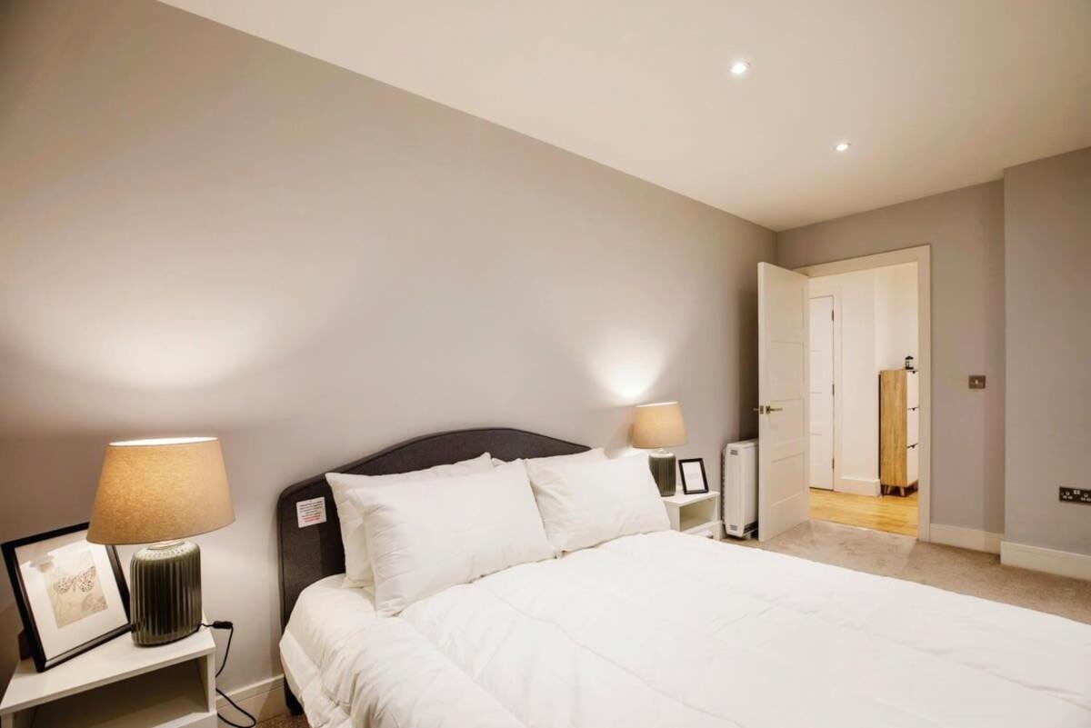 Modern 2BR London Flat Style and Comfort Combined