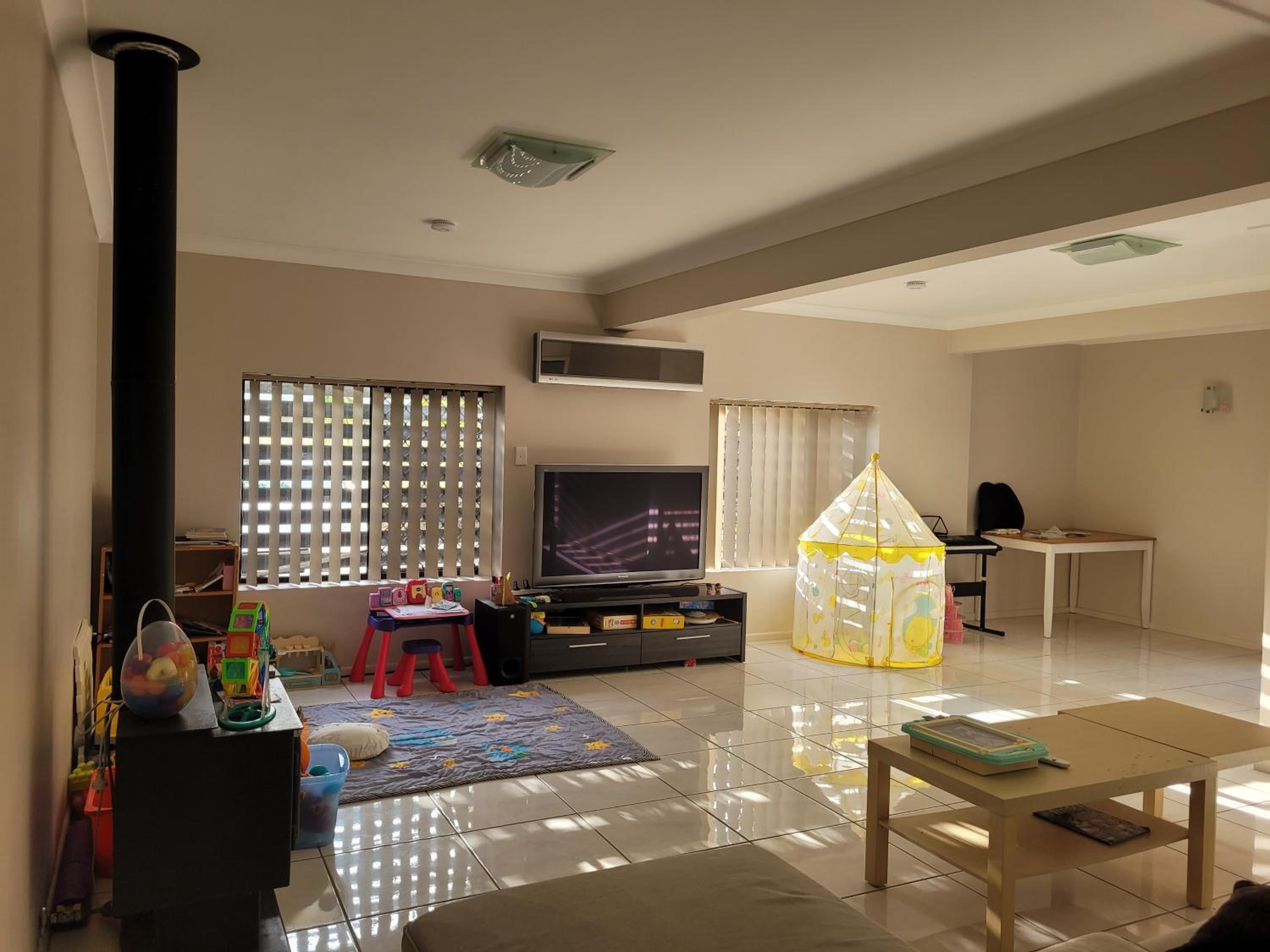 Holiday Style A downstairs room in Springwood Qld - Property Image 7