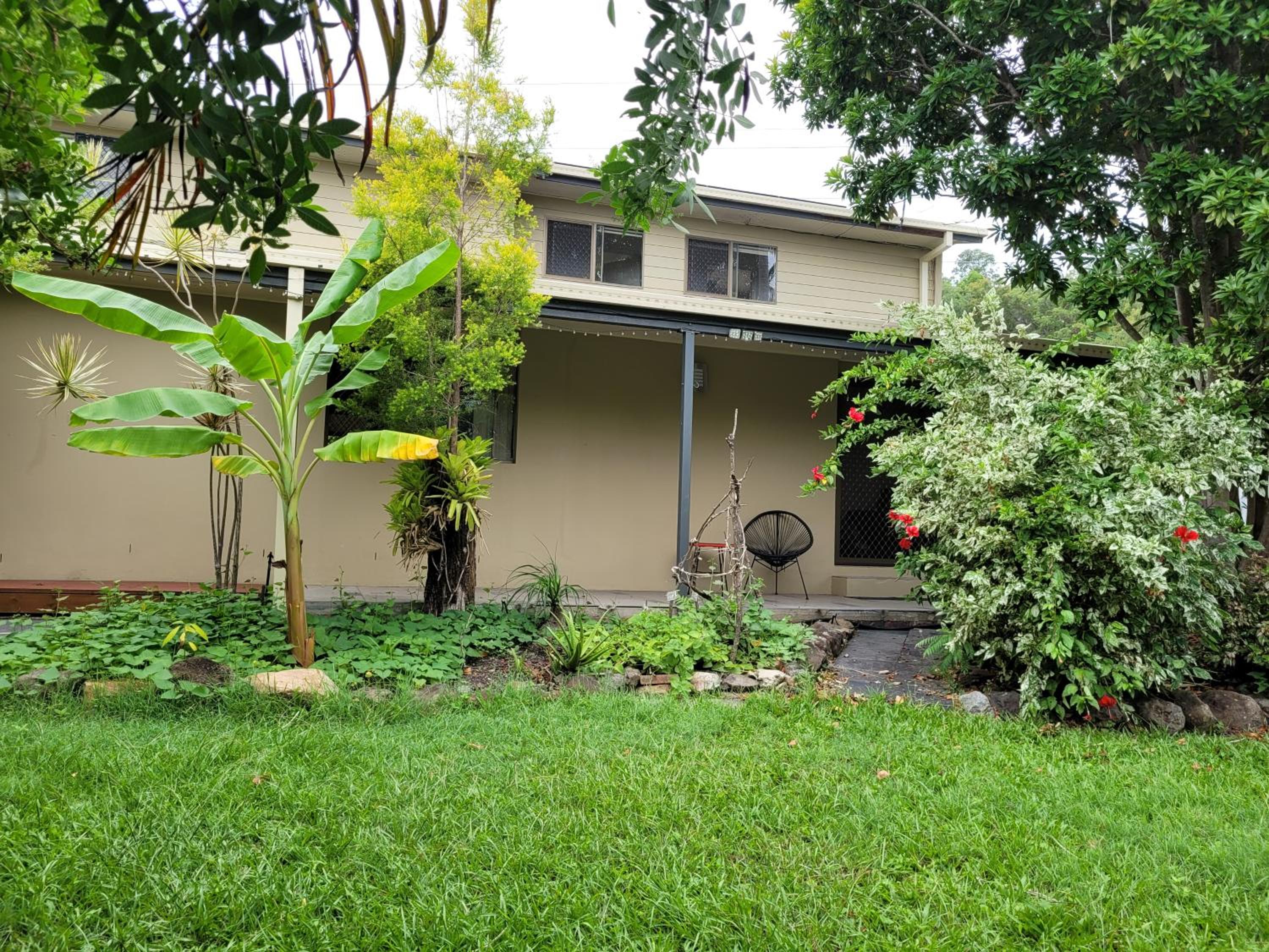 Holiday Style A downstairs room in Springwood Qld - Property Image 2